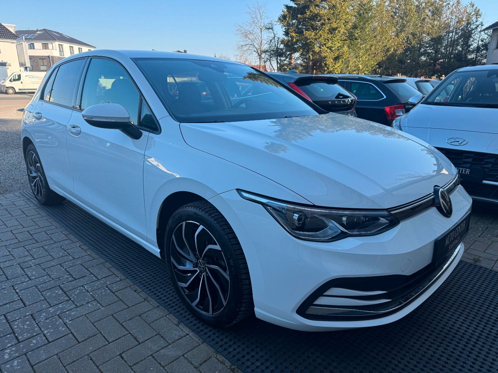 Volkswagen Golf VIII 1.5 TSI Active - Samsaru's Car Outlet