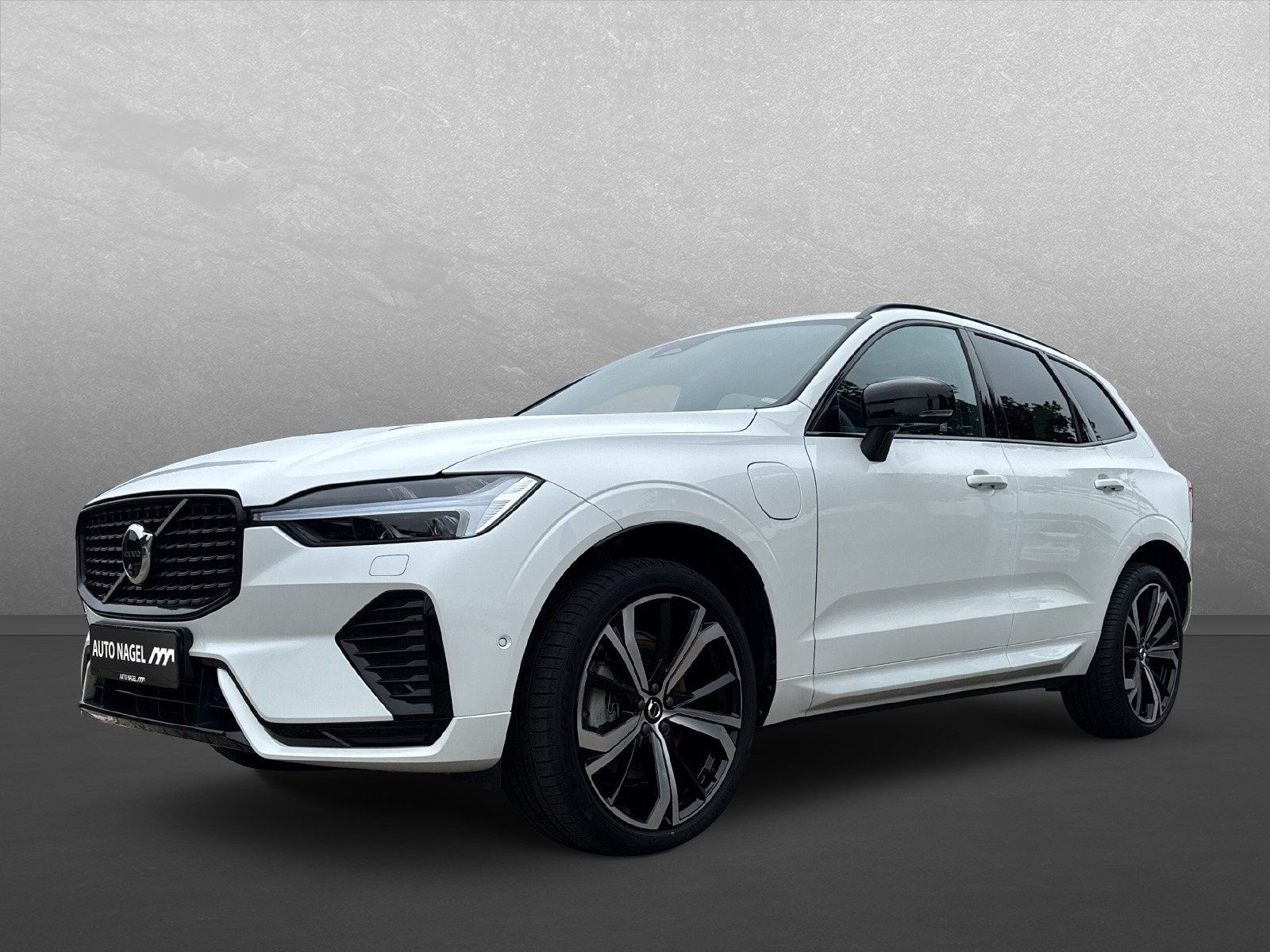 Volvo XC60 Recharge T8 AWD Plus Dark