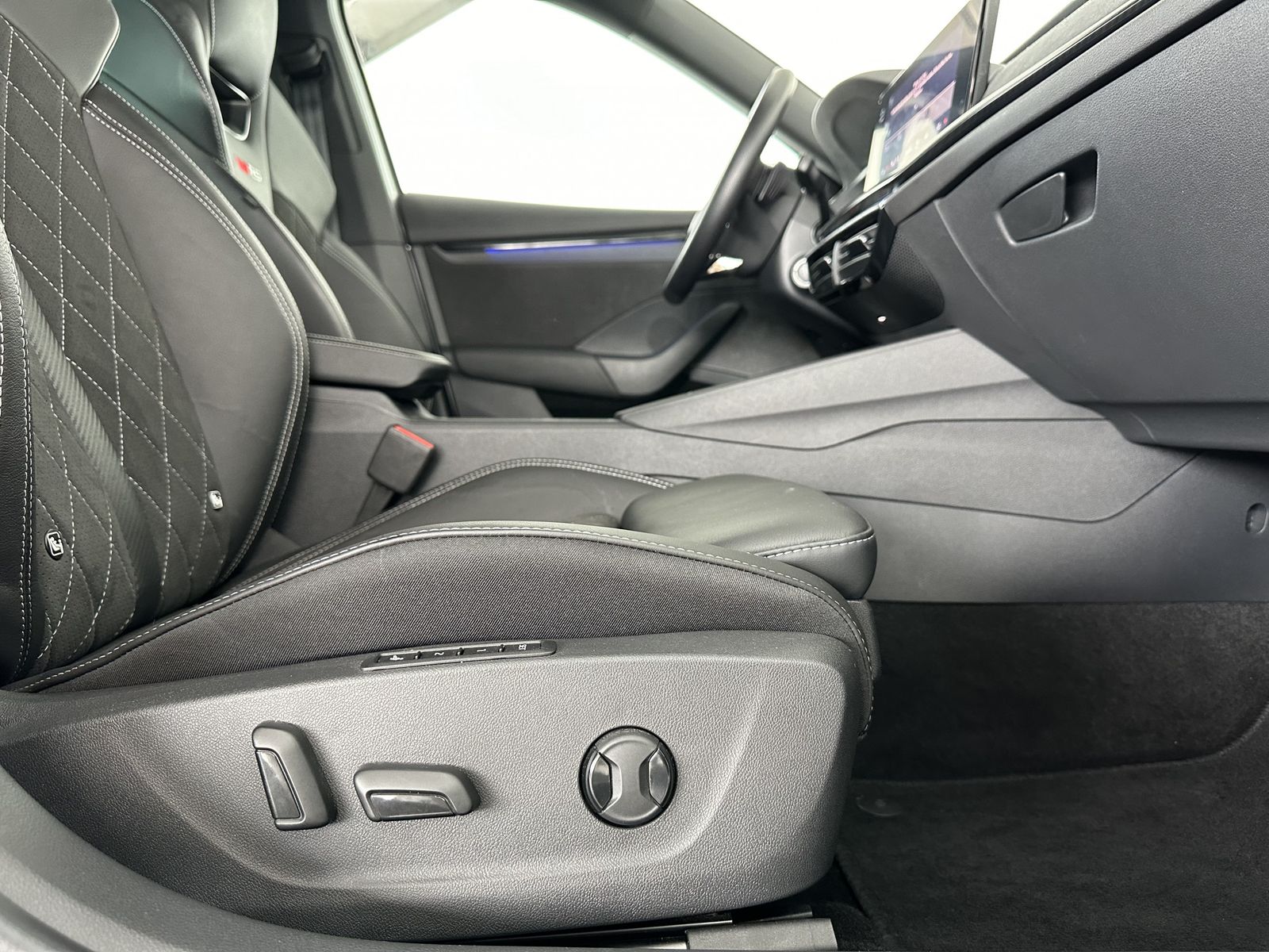 Skoda Octavia Combi RS 4x4 - Samsaru's Car Outlet