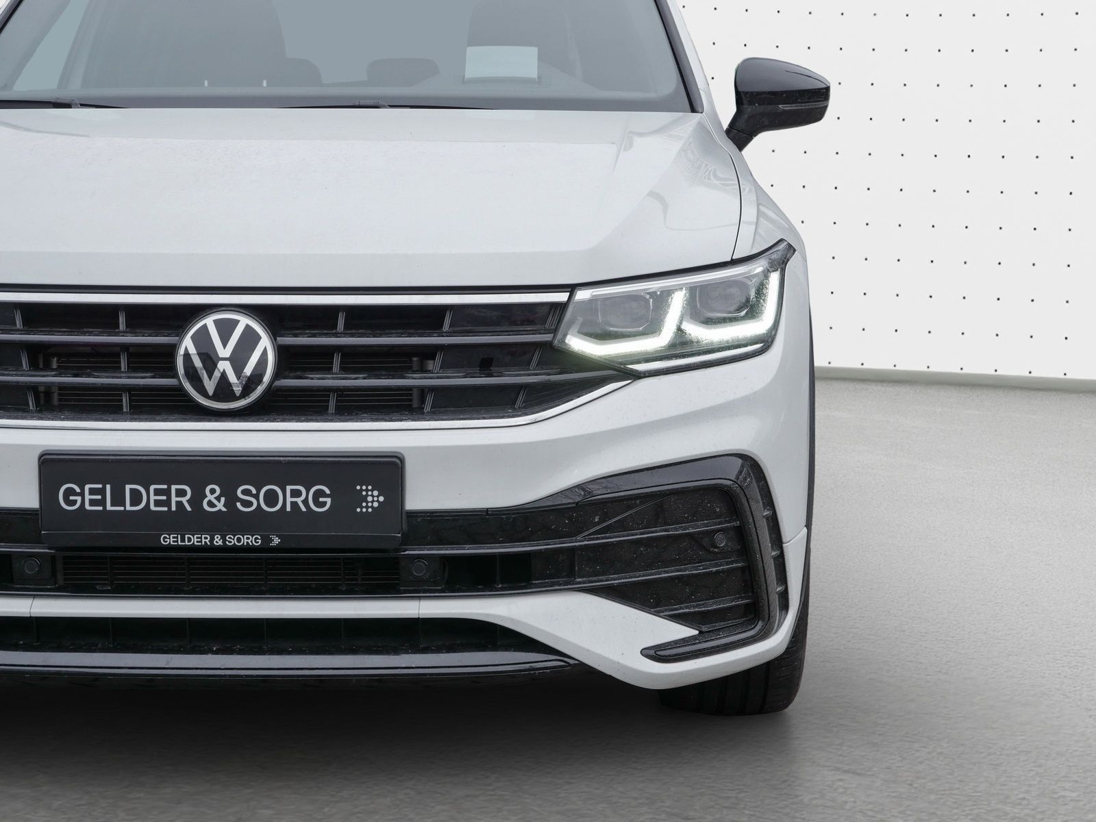 Volkswagen Tiguan 2.0 TDI R-Line Leder*PANO*HuD*IQ.LIGHT*