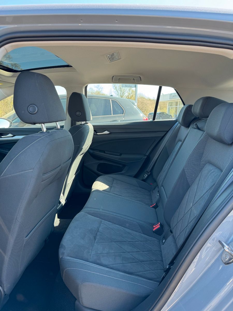 Volkswagen Golf 1.5 TSI Life - Samsaru's Car Outlet