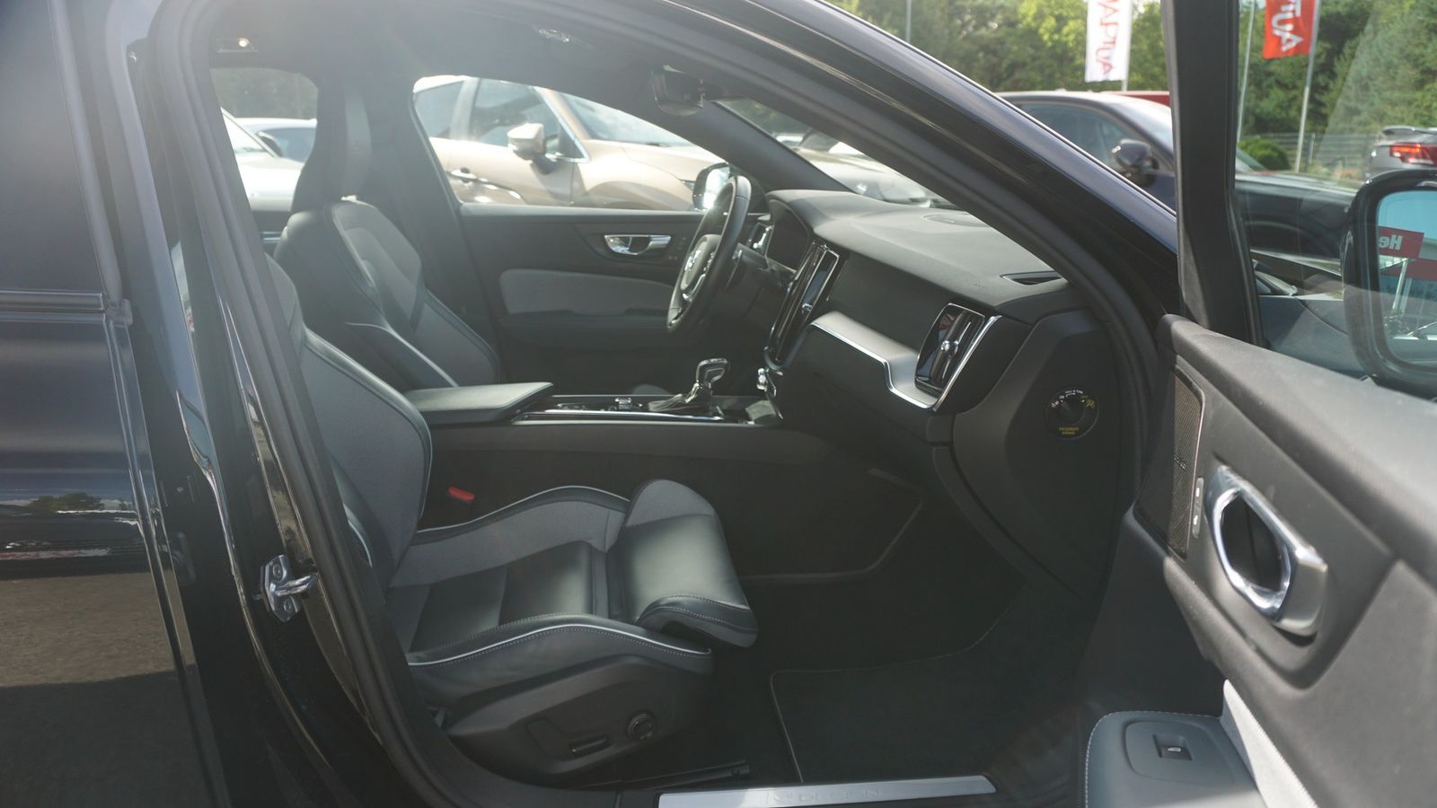 Volvo S60 2.0 R Design LED Navi HarmanKardon Panorama