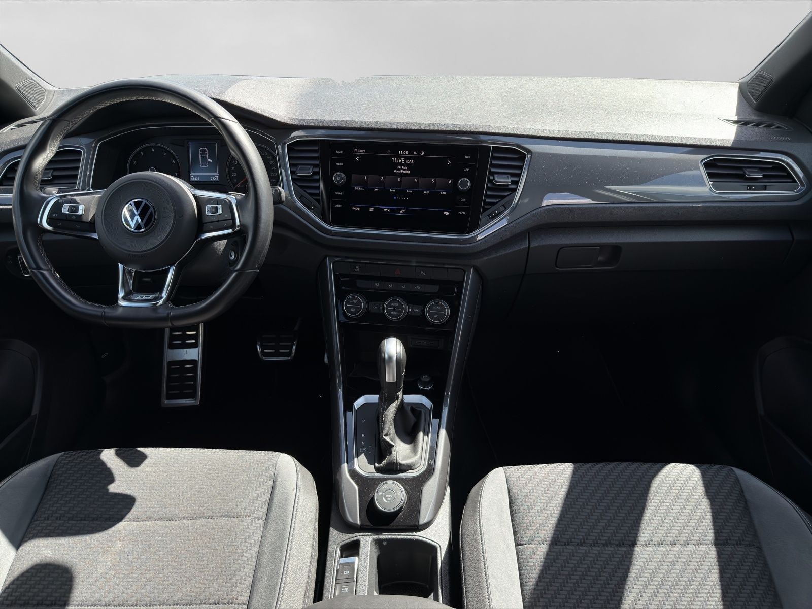 Volkswagen T-Roc TSI DSG 4M R-LINE - Samsaru's Car Outlet