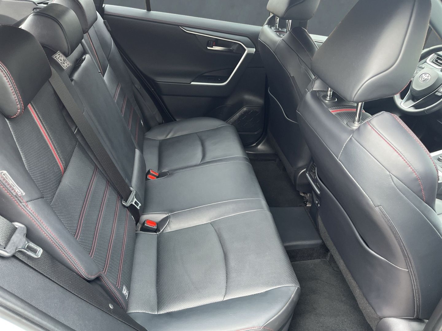 Toyota RAV 4 Plug-in Hybrid 4x4 - Samsaru's Car Outlet