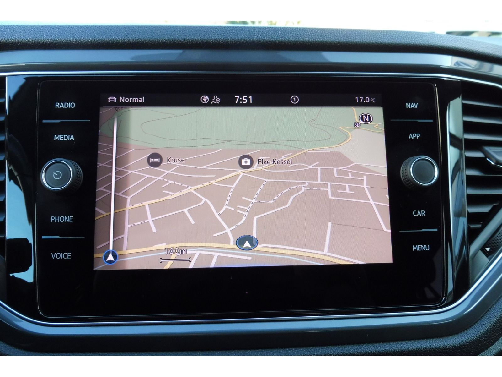 Volkswagen T-ROC Sport 1.5 TSI - Samsaru's Car Outlet