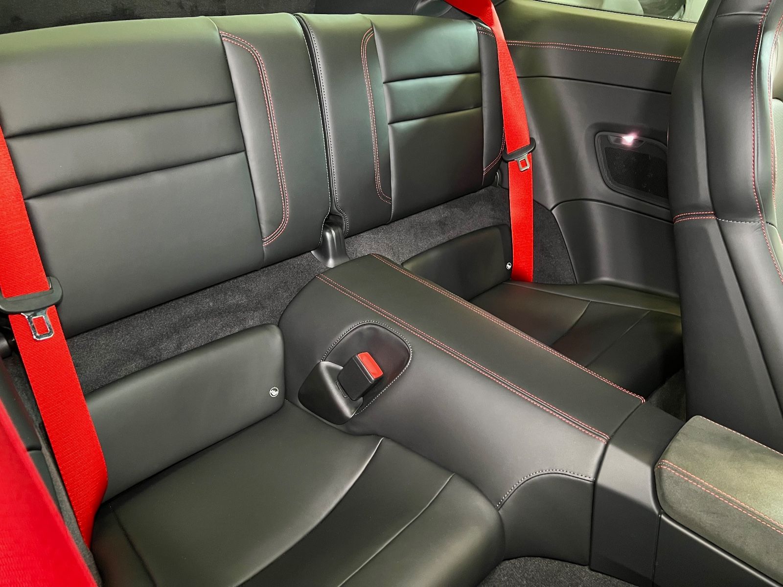 Porsche 992 Carrera S - Samsaru's Car Outlet