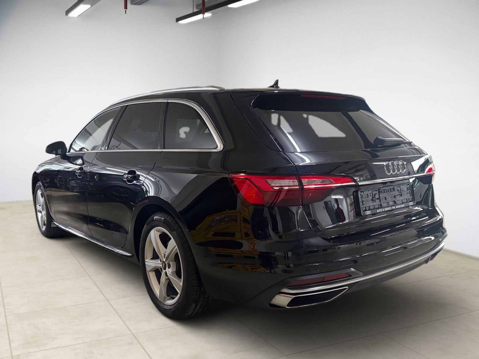 Audi A4 Avant 35 2.0 TDI S tronic - Samsaru's Car Outlet