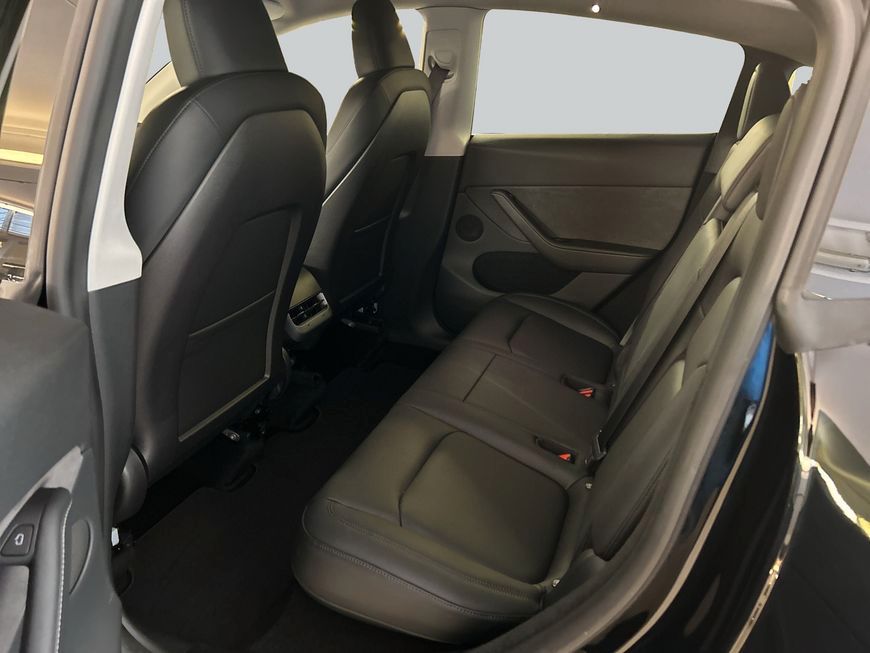 Tesla Model Y Performance Dual Motor AWD Skyview