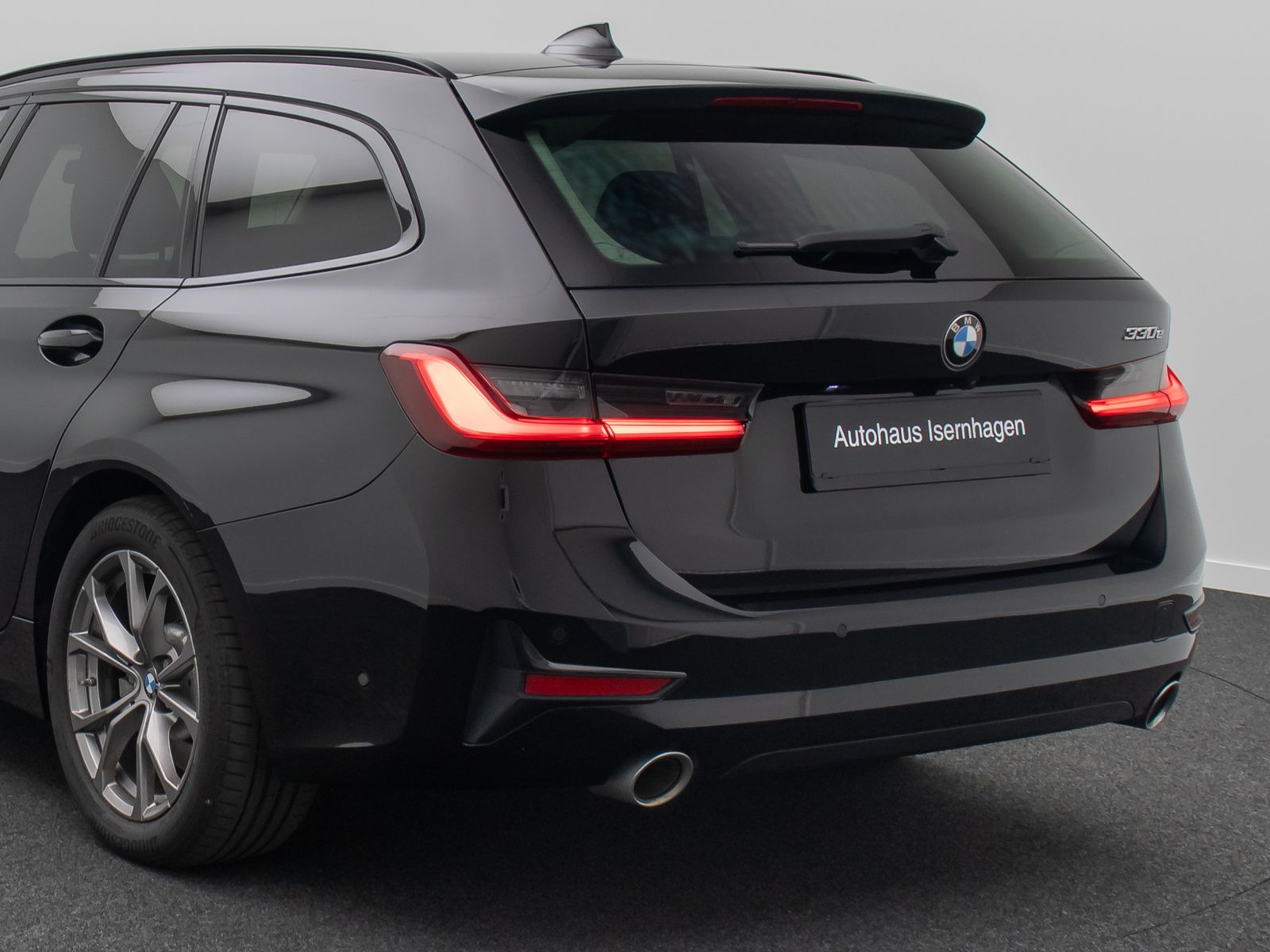 BMW 330e Sport Line - Samsaru's Car Outlet