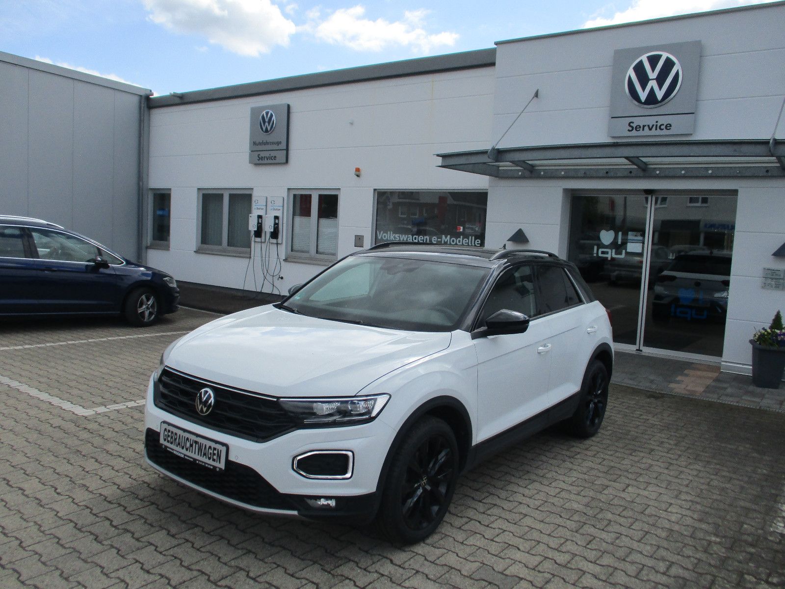 Volkswagen T-Roc Sport - Samsaru's Car Outlet