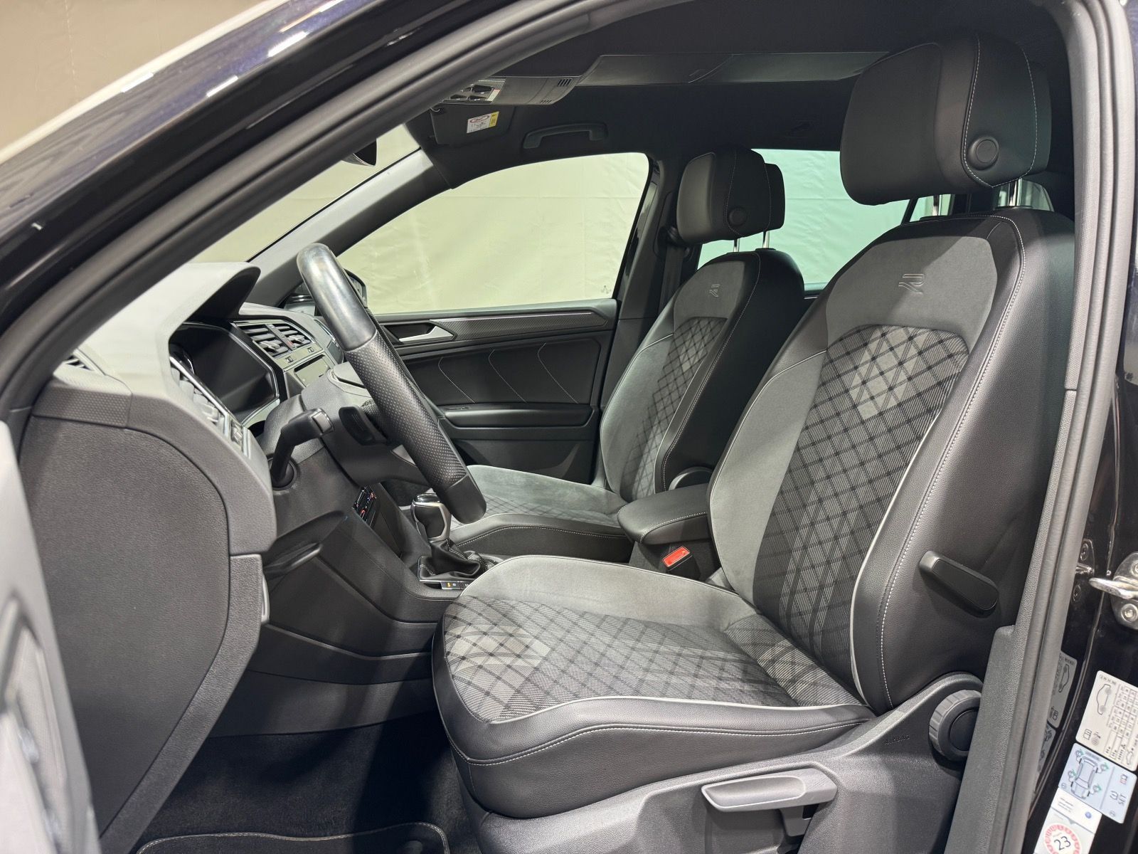 Volkswagen Tiguan R-Line 2.0 TDI DSG 4M - Samsaru's Car Outlet