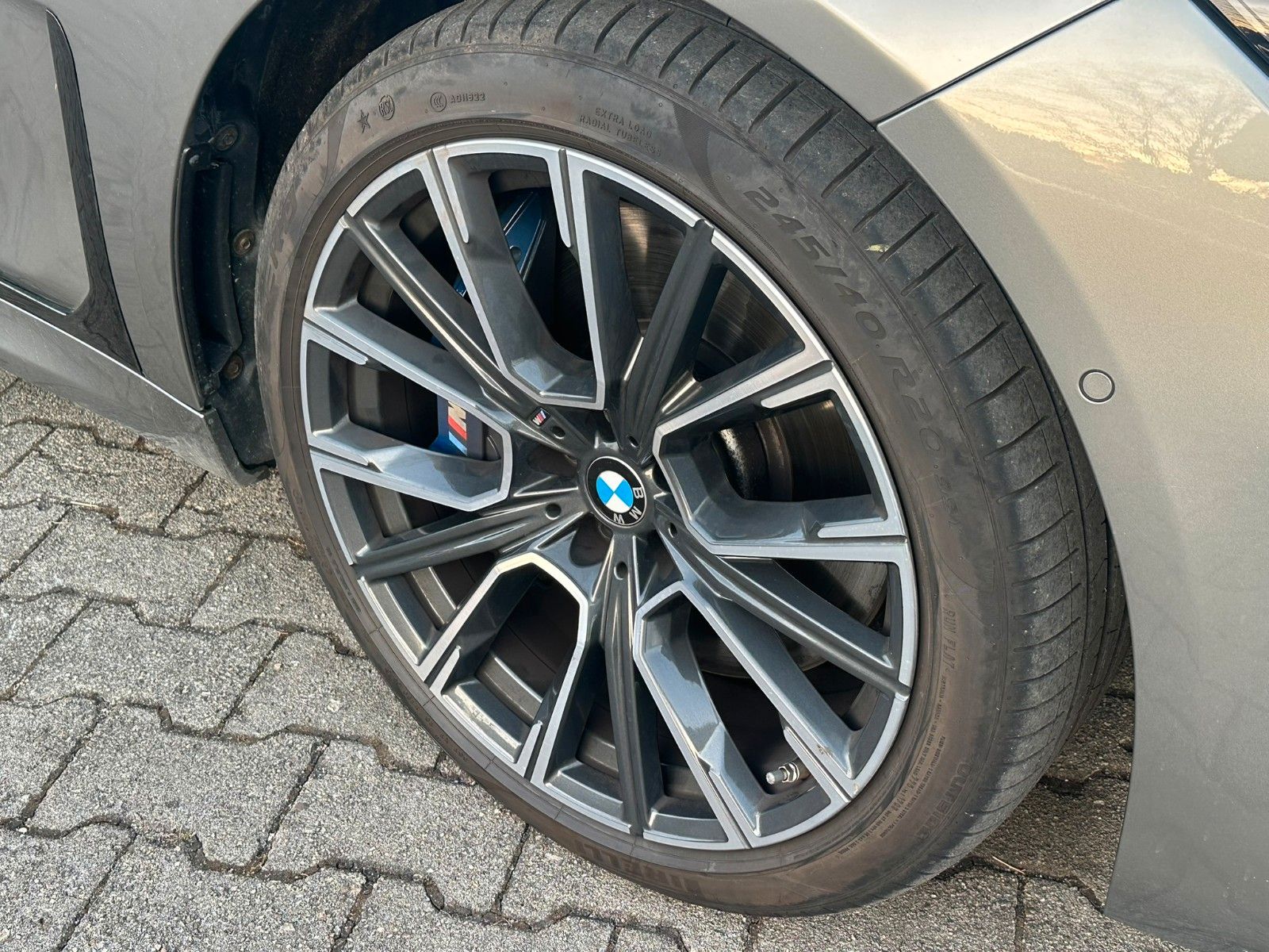 BMW 750i xDrive*M Sport*20 Zoll*Massage*Std Hzg*H/K*
