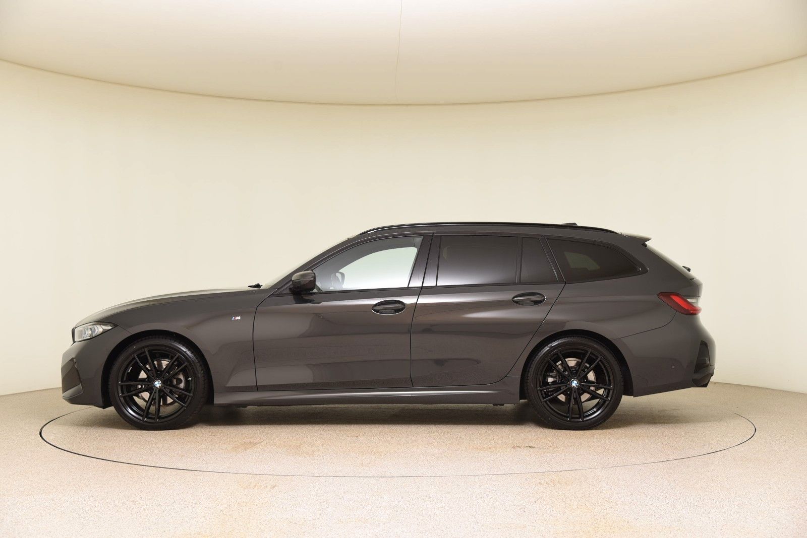 BMW 320d Touring xDrive M Sport - Samsaru's Car Outlet