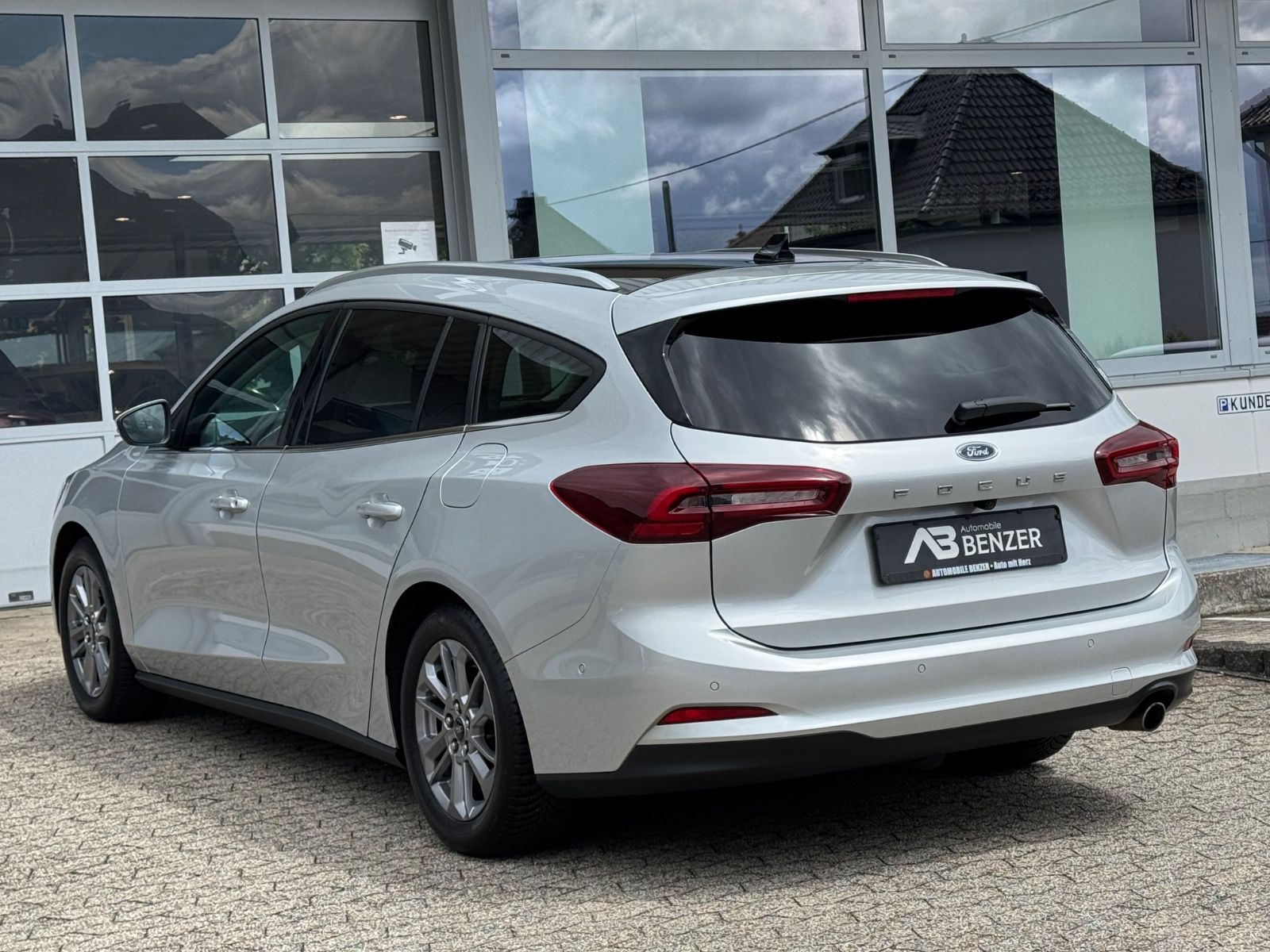 Ford Focus Turnier Titanium/PANO/AHK/R-Cam/CarPlay/1H