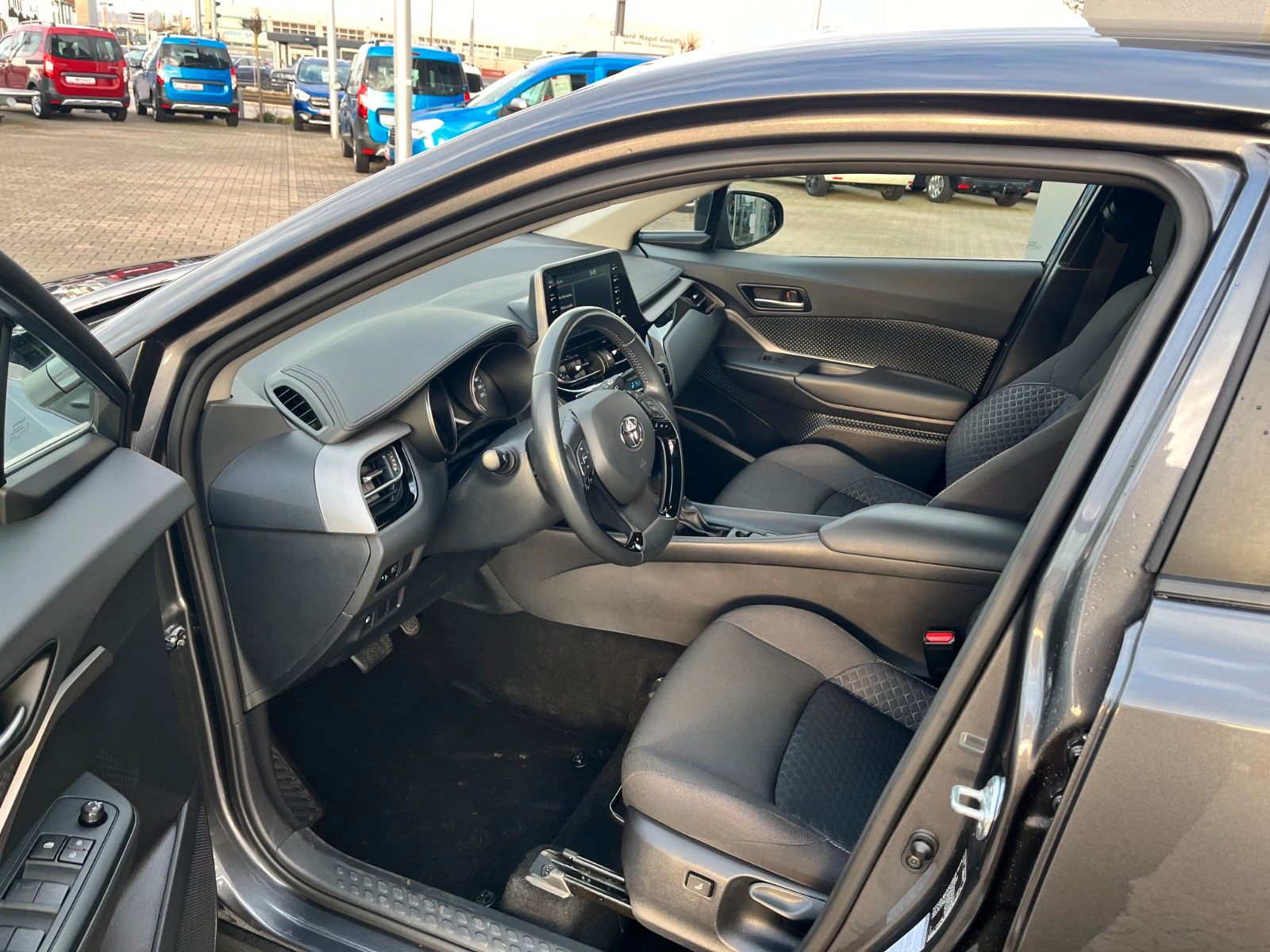 Toyota C-HR 1.8l VVT-i Hybrid - Samsaru's Car Outlet