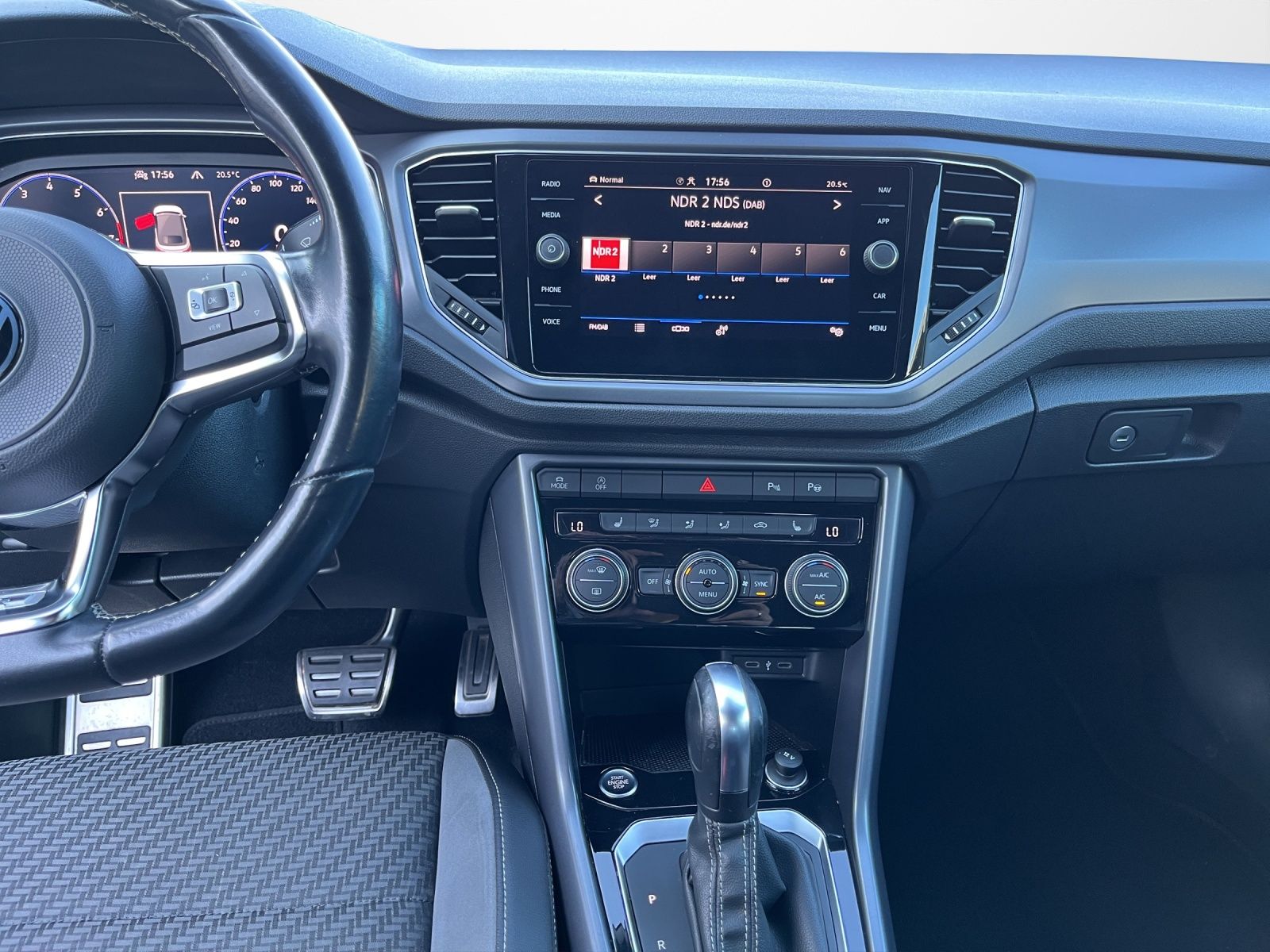 Volkswagen T-Roc 1.5 TSI DSG R-Line Black - Samsaru's Car Outlet