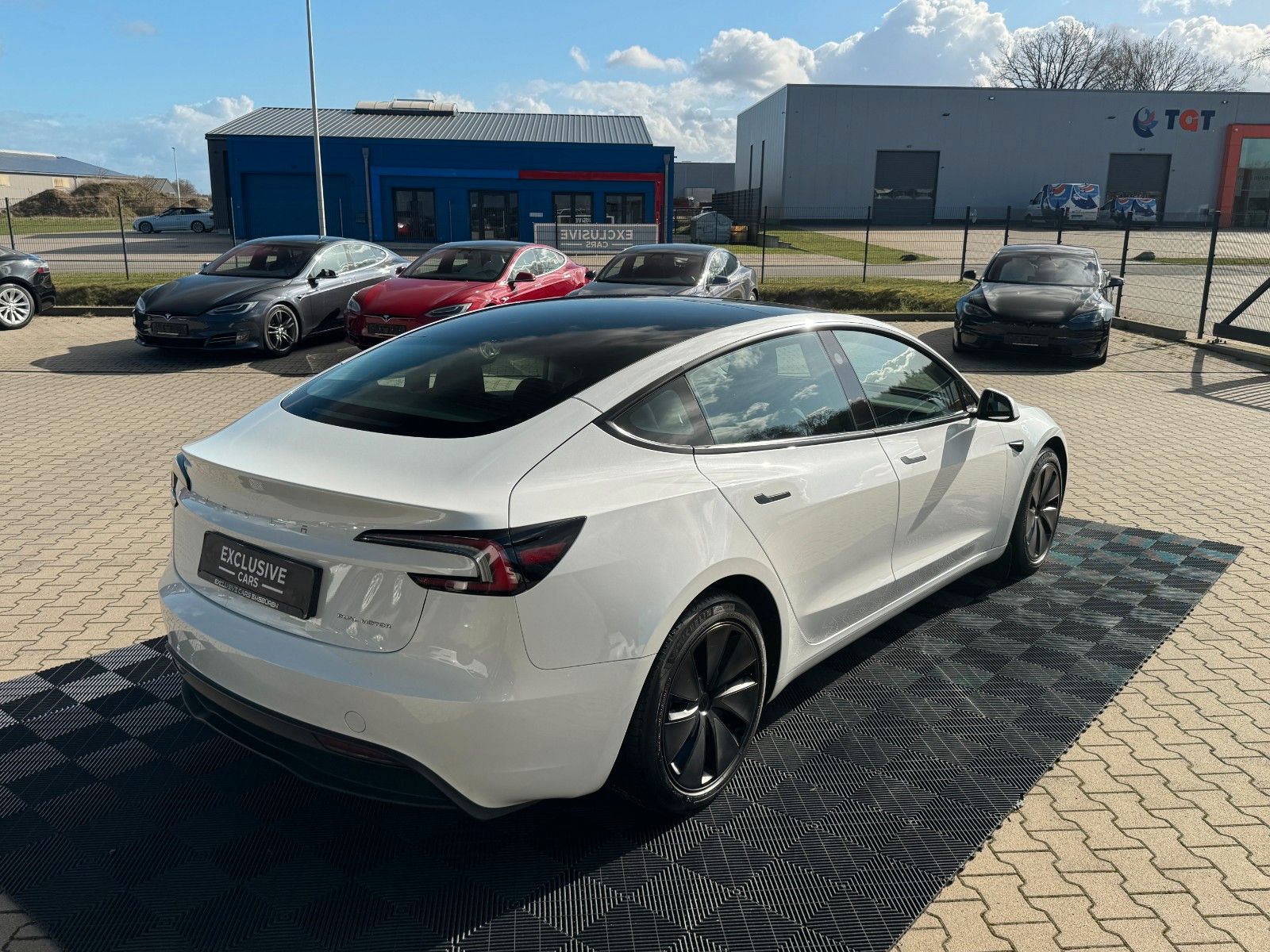 Tesla MODEL 3 HIGHLAND LR AWD | HW4 | TOW PACKAGE |