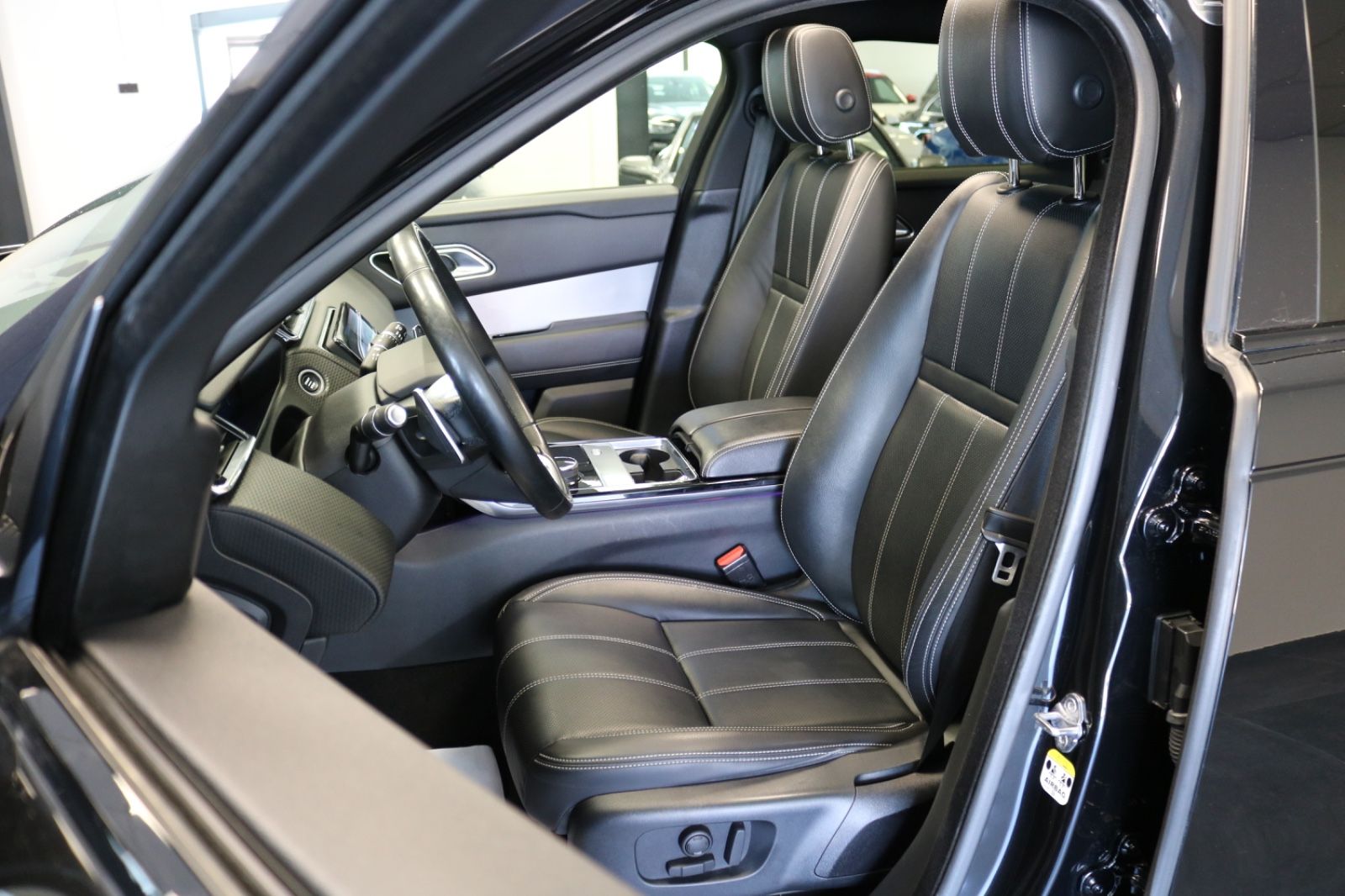 Range Rover Velar R-Dynamic - Samsaru's Car Outlet