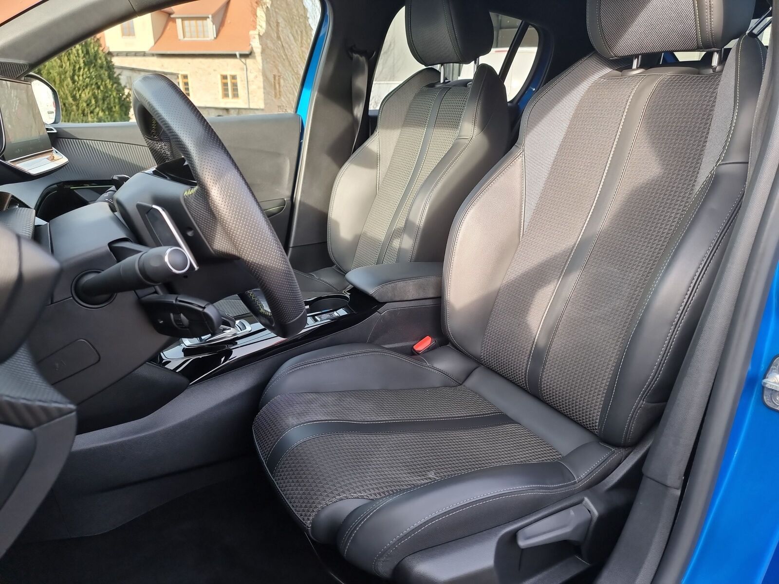 Peugeot 208 GT - Samsaru's Car Outlet