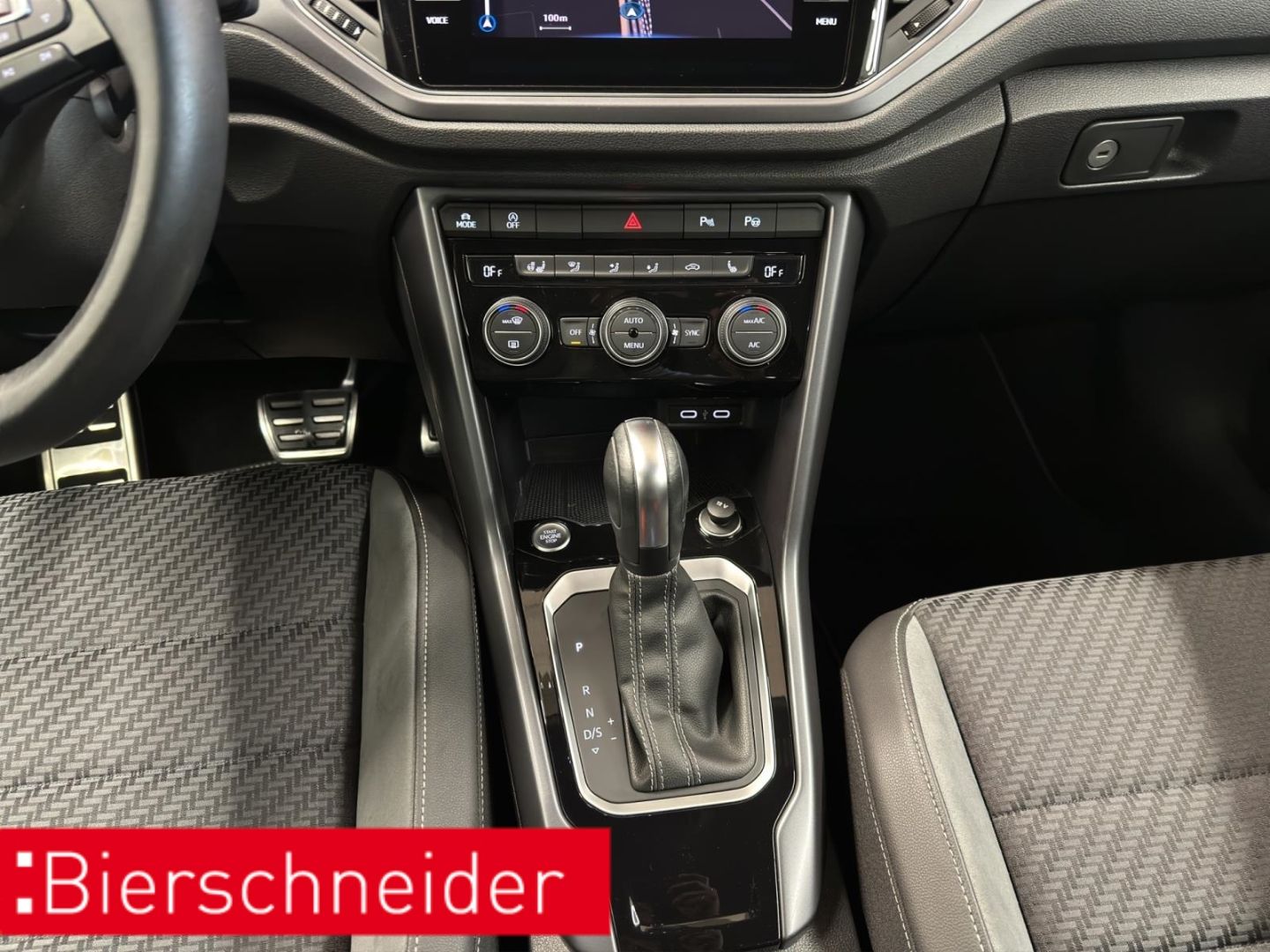 Volkswagen T-Roc 1.5 TSI DSG R-Line - Samsaru's Car Outlet