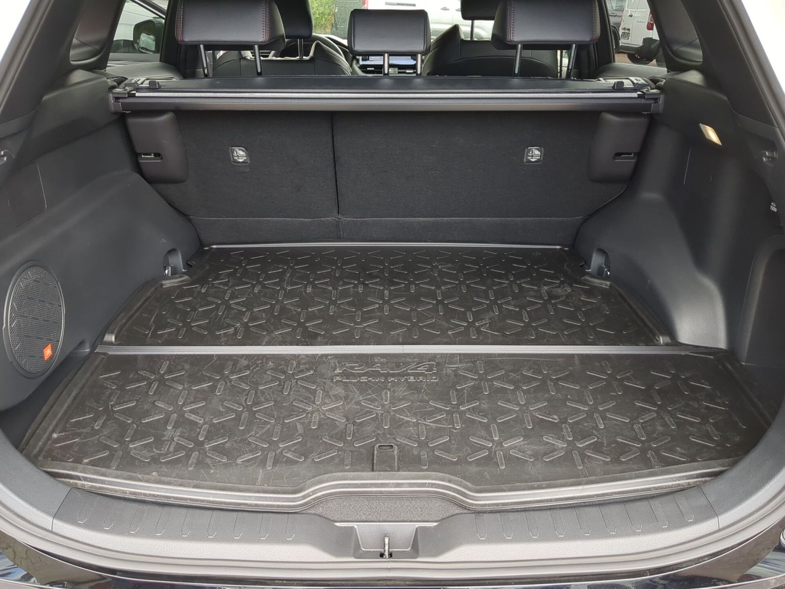 Toyota RAV4 2.5 - Samsaru's Car Outlet
