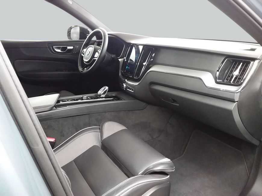 Volvo XC60 B4 D AWD Plus Dark