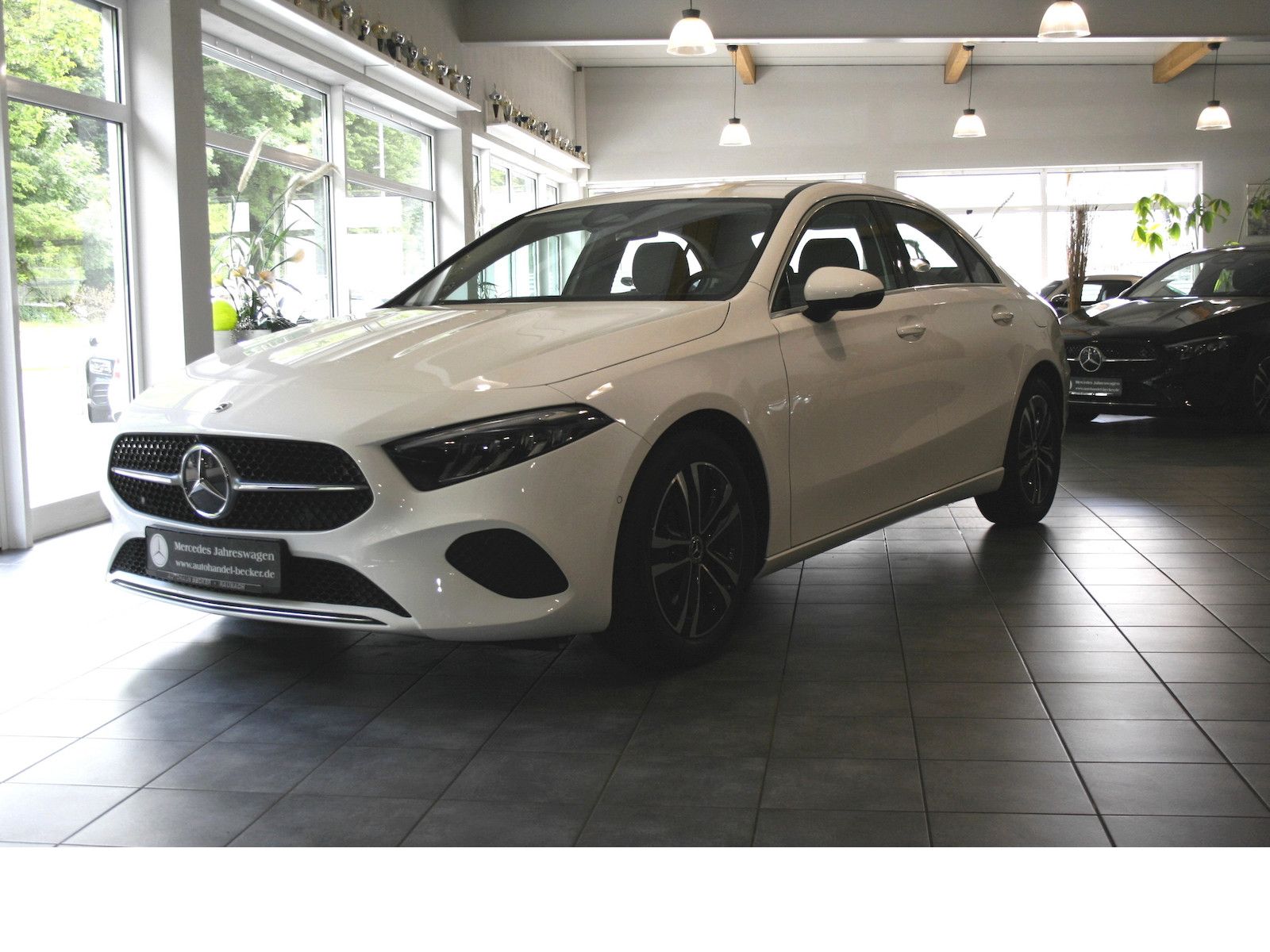 Mercedes-Benz A 180 Progres - Samsaru's Car Outlet
