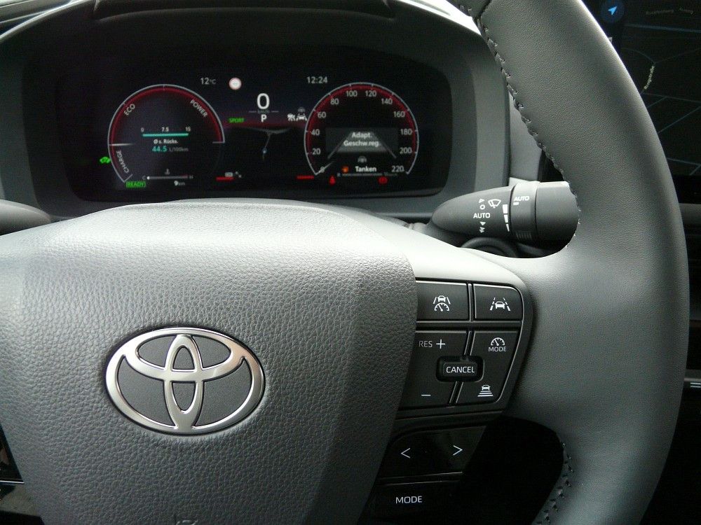 Toyota C-HR Team D  2,0 Hybrid