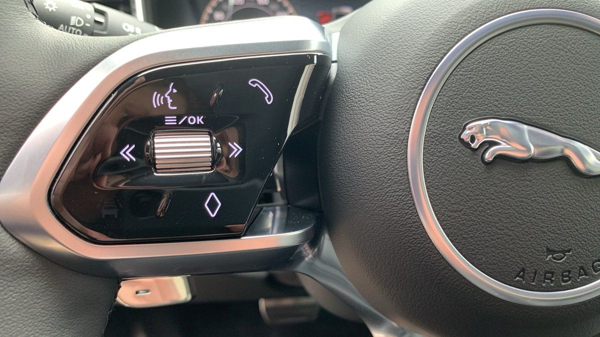 Jaguar XF D200 R-DYNAMIC SE LMF+ACC+SHZG