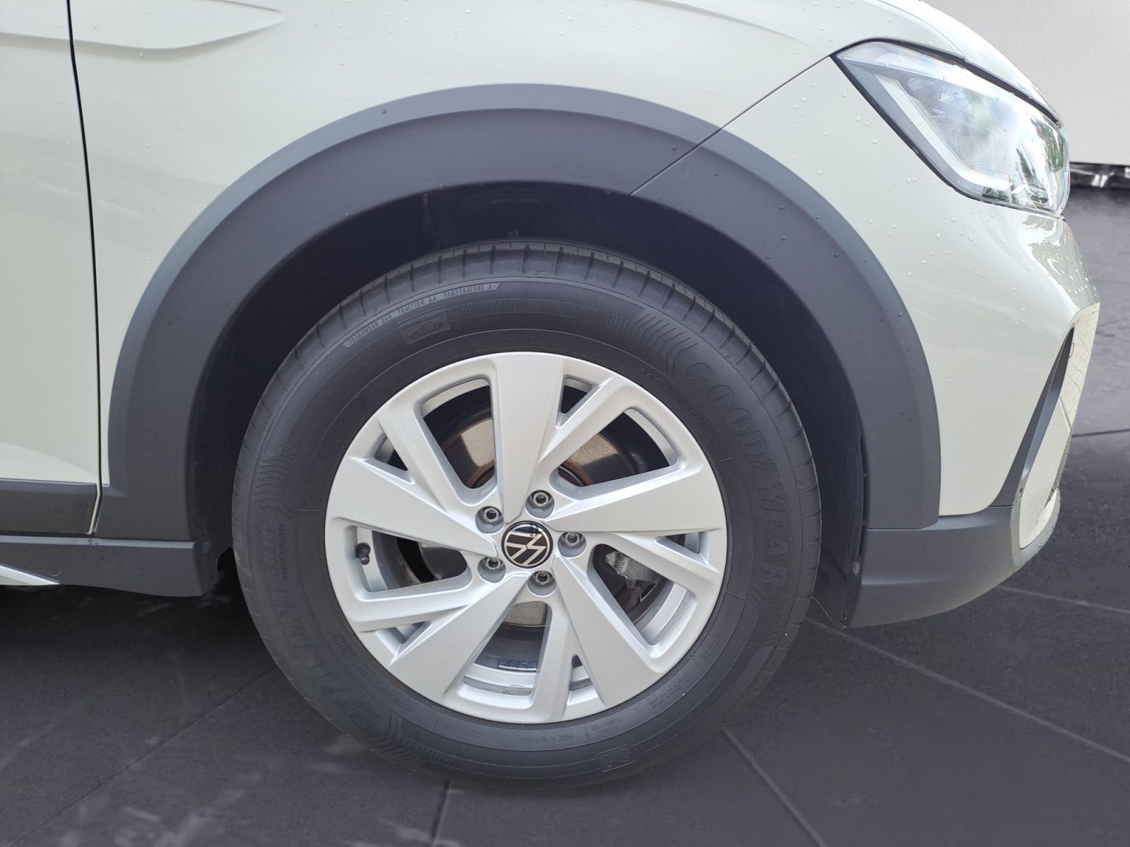 Volkswagen Taigo 1.0 TSI - Samsaru's Car Outlet