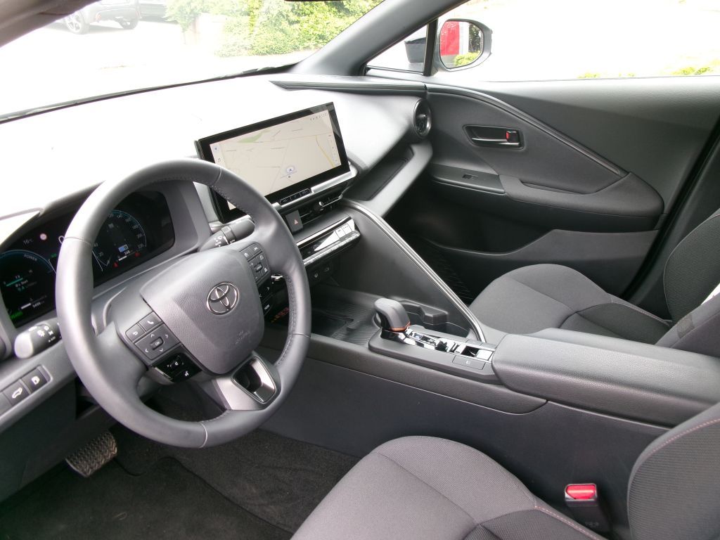 Toyota C-HR 2.0 Hybrid Team D +Shzg+Navi+RFK+