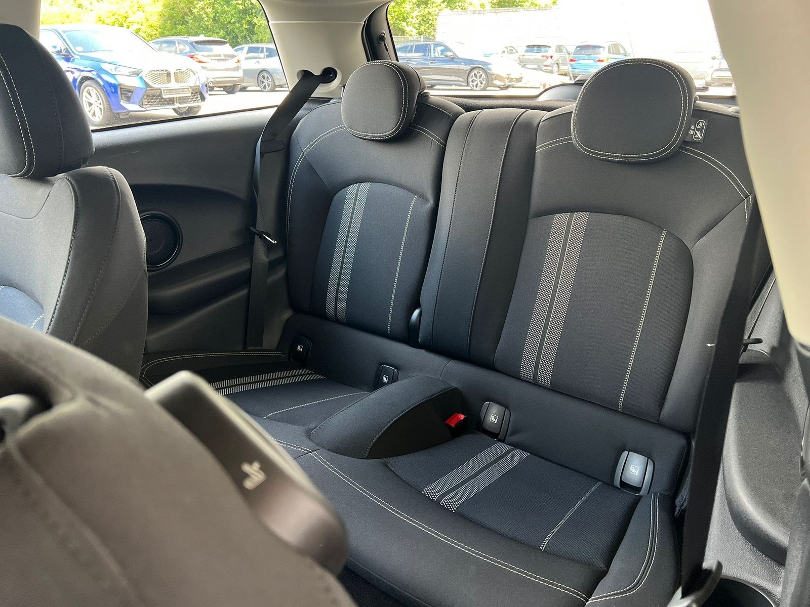 MINI Cooper SE Essential - Samsaru's Car Outlet