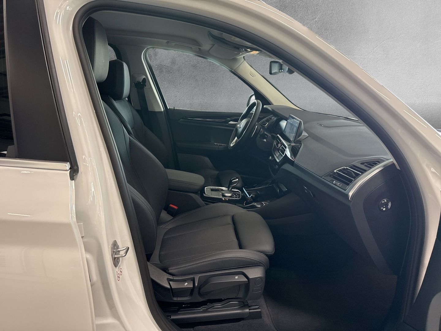 BMW X3 xDRIVE 20d AUTOMATIK LC PLUS - Samsaru's Car Outlet