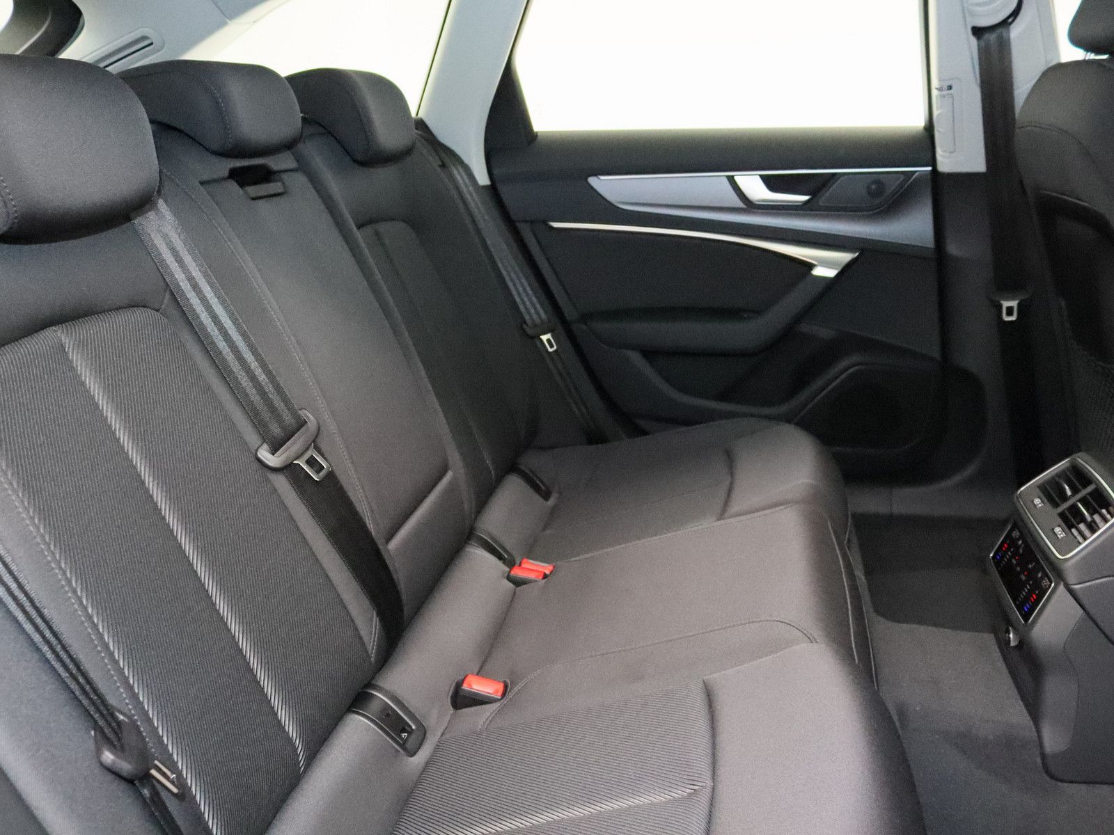 Audi A6 Avant 45 TDI quattro S line - Samsaru's Car Outlet