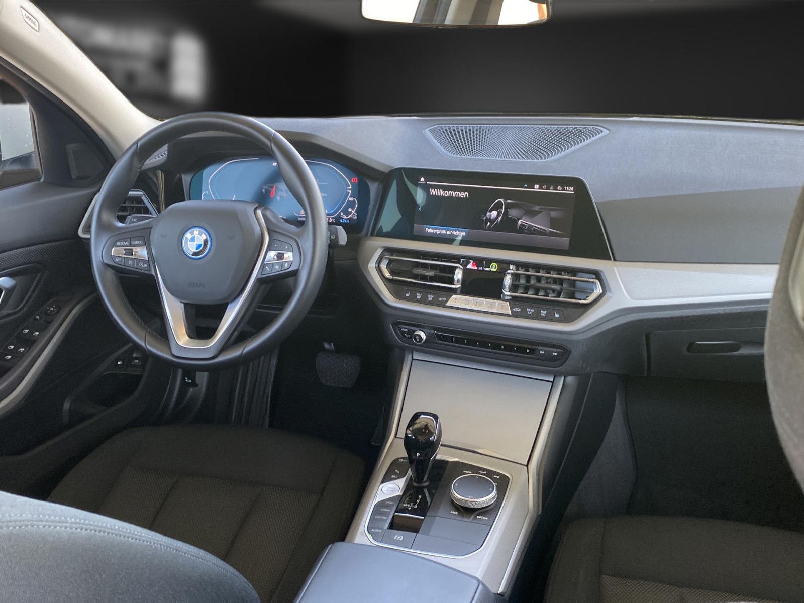 BMW 330 e - Samsaru's Car Outlet