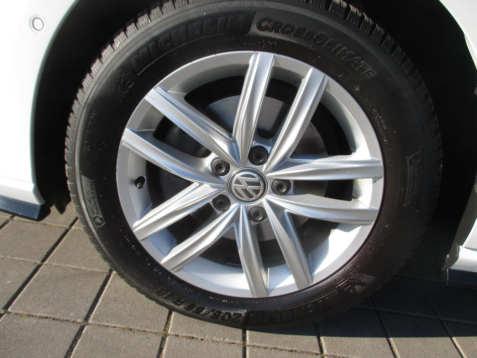 Volkswagen Golf 7 2.0 TDI R-Line - Samsaru's Car Outlet
