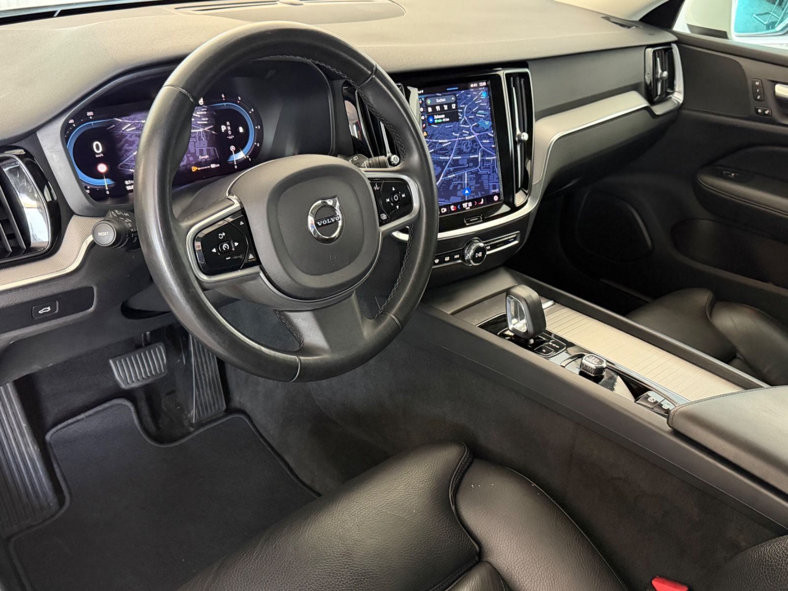 Volvo V60 CROSS COUNTRY PLUS AWD*ACC*PANO*LEDER*360*.