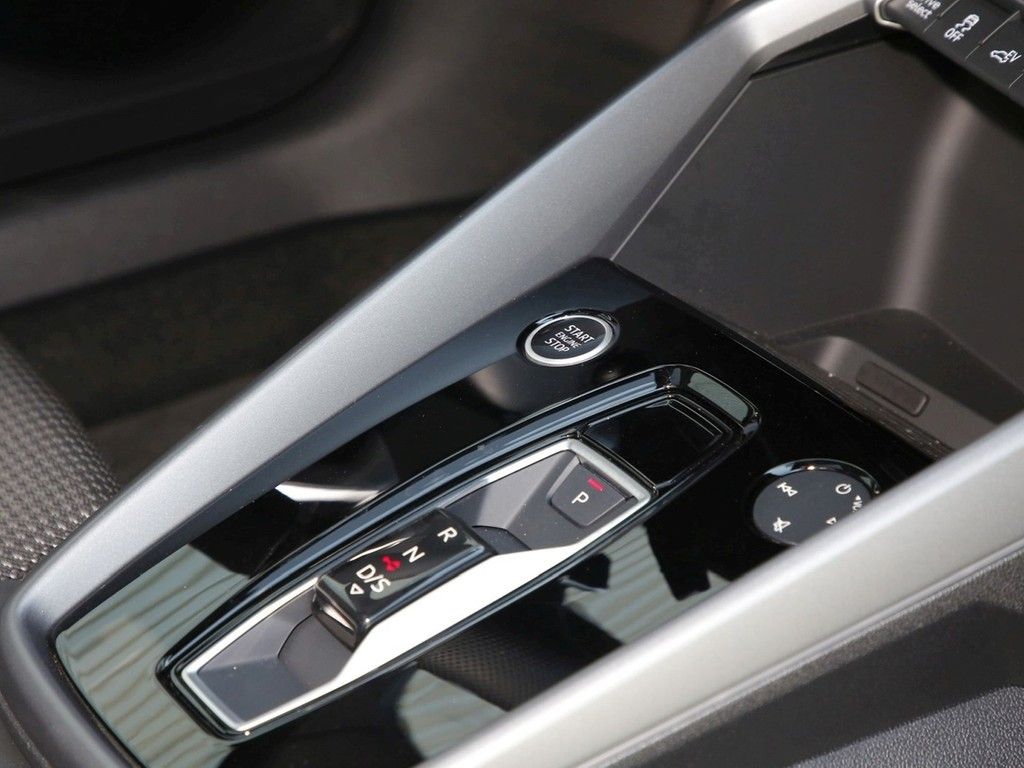 Audi A3 Sportback 40 TFSI e S line 18"|NAVI+VC|PANO|S