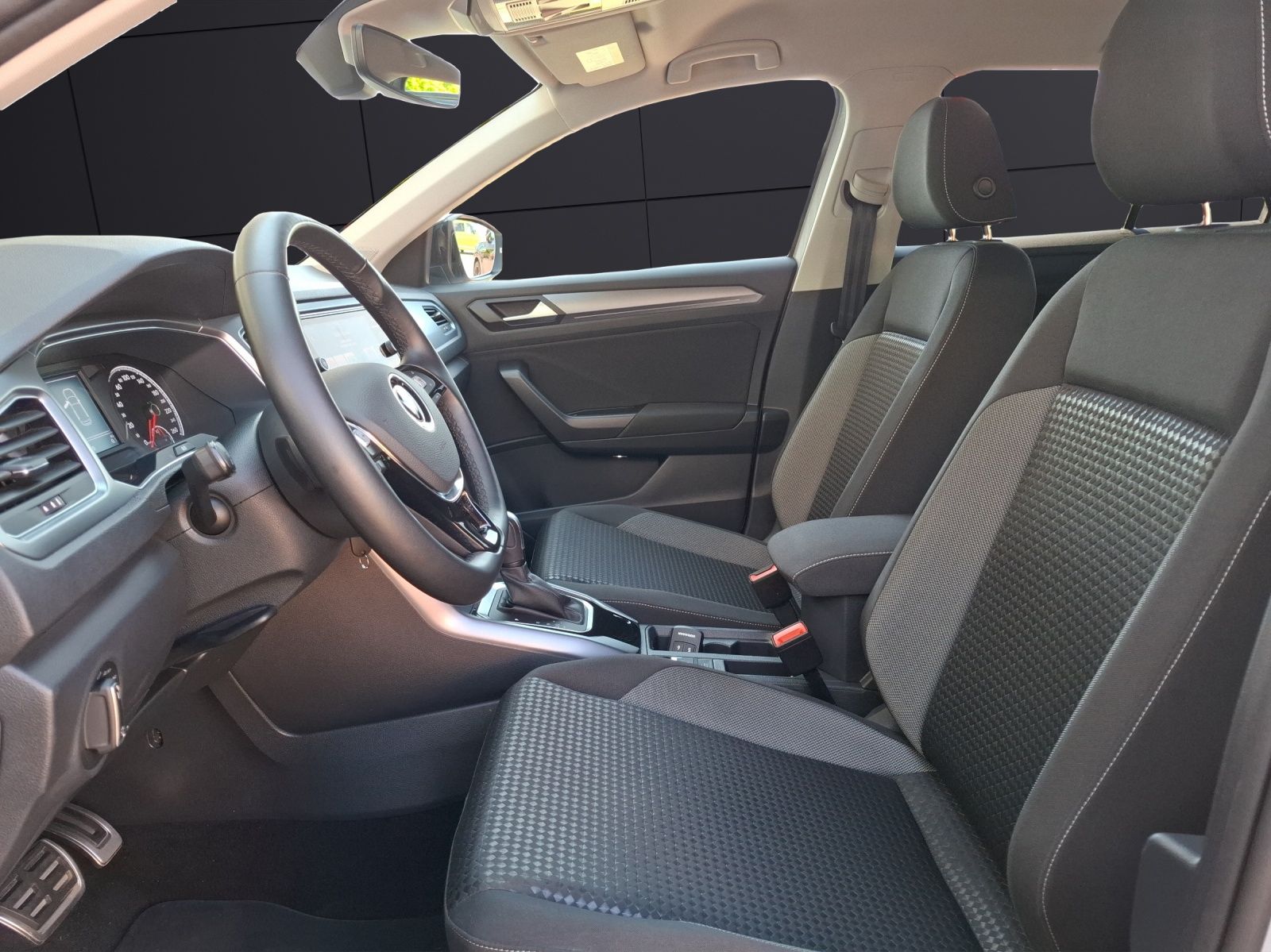 Volkswagen T-Roc TSI Active DSG - Samsaru's Car Outlet