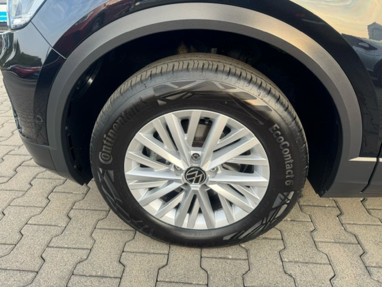 Volkswagen T-Roc Life 1.5 TSI DSG - Samsaru's Car Outlet