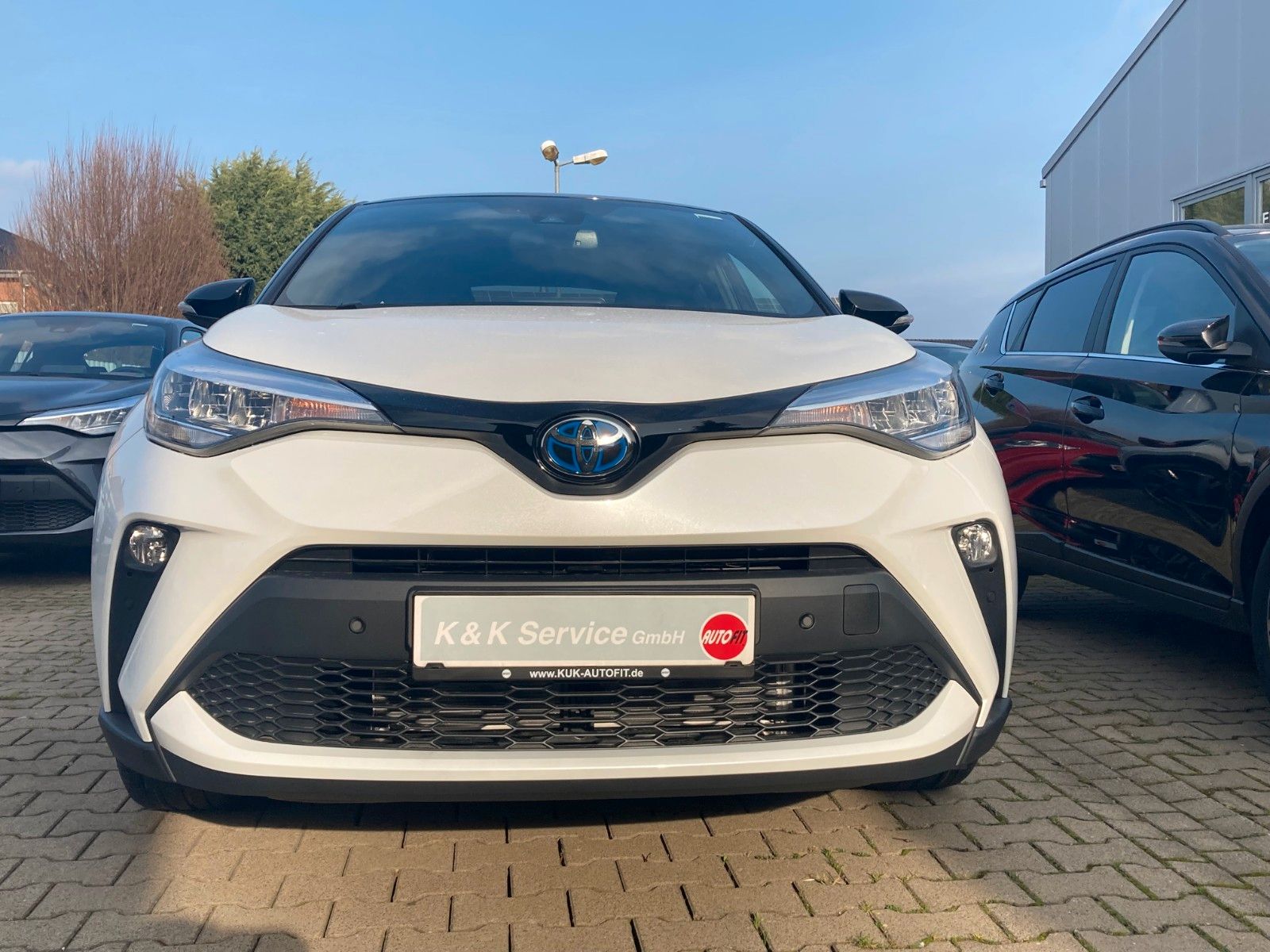 Toyota C-HR 2.0-l-VVTi Hybrid - Samsaru's Car Outlet