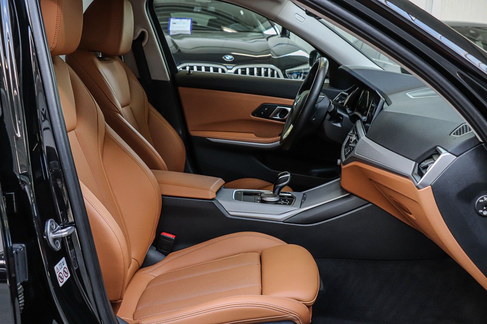BMW 330i Touring Advantage - Samsaru's Car Outlet