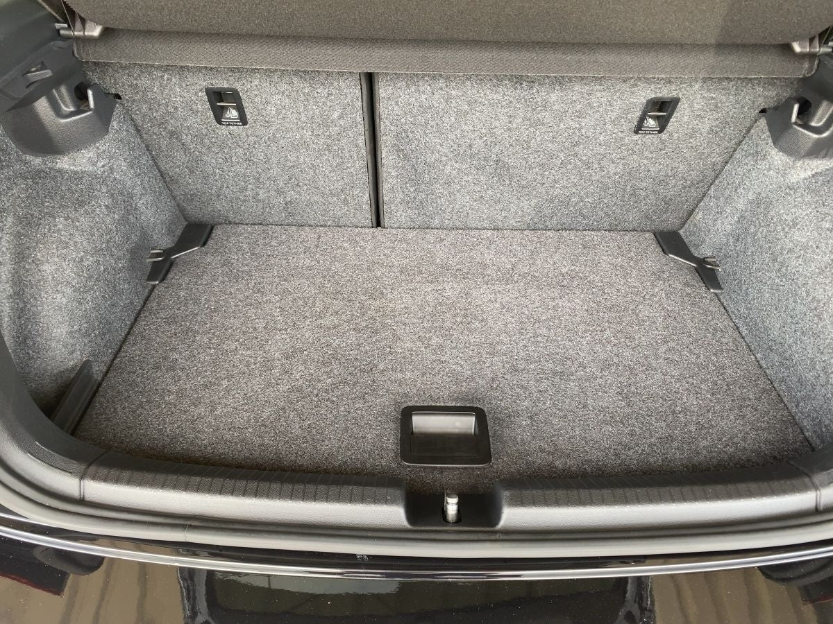 Volkswagen Polo VI Comfortline - Samsaru's Car Outlet