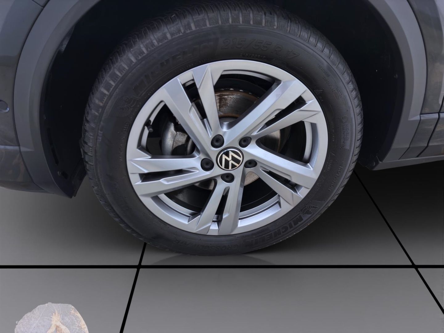 Volkswagen T-Roc 1.5 TSI DSG R-LINE - Samsaru's Car Outlet