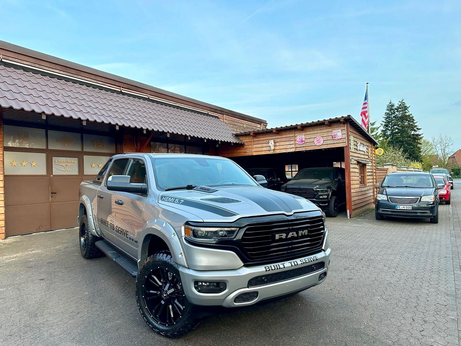 Dodge BUILT TO SERVE*4X4*OFF-ROAD*BÜGEL*AHK*NAVI*SERVI