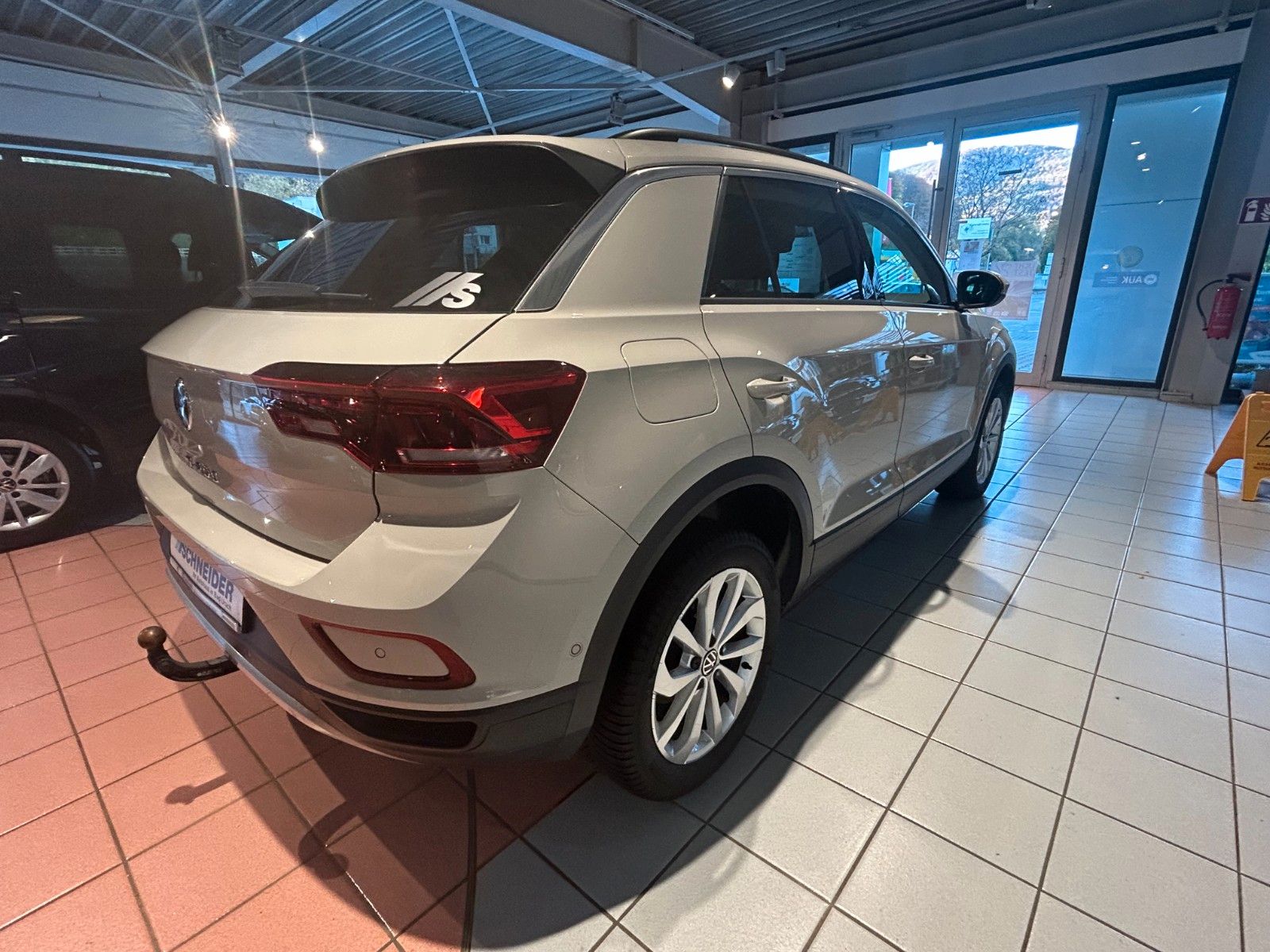 Volkswagen T-ROC Life - Samsaru's Car Outlet