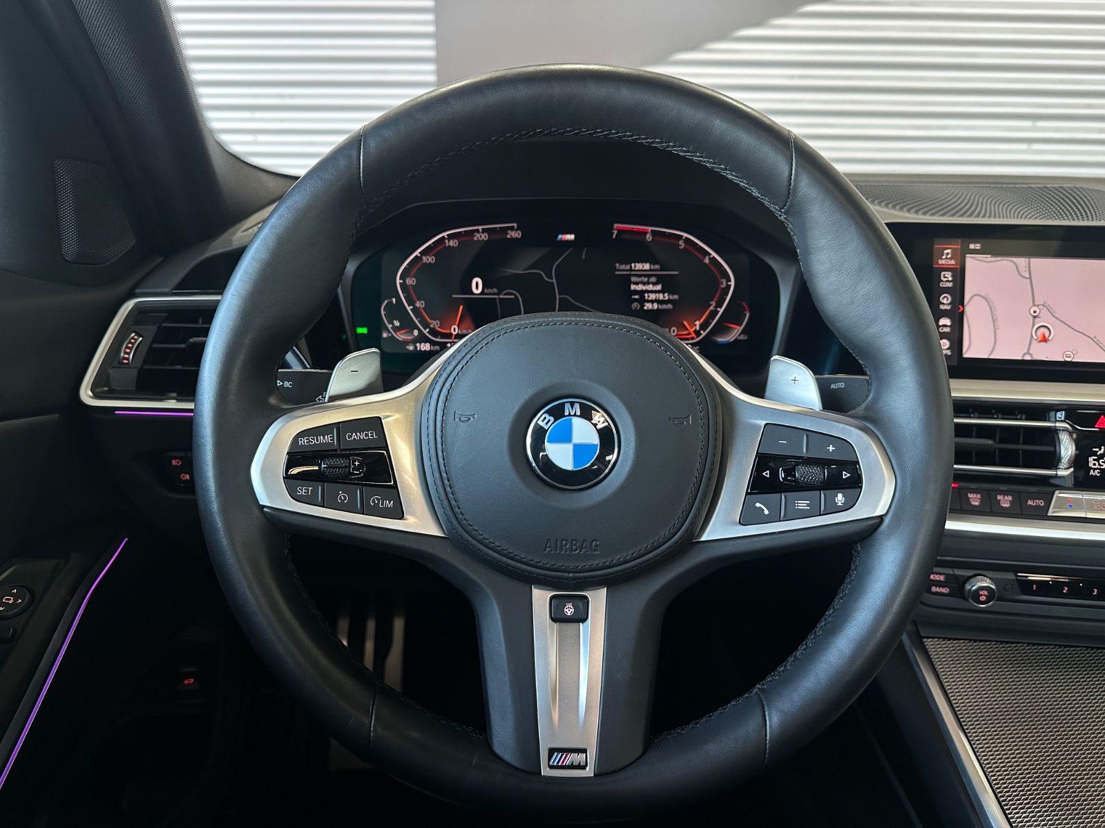BMW 330i M-PERFORMANCE - Samsaru's Car Outlet