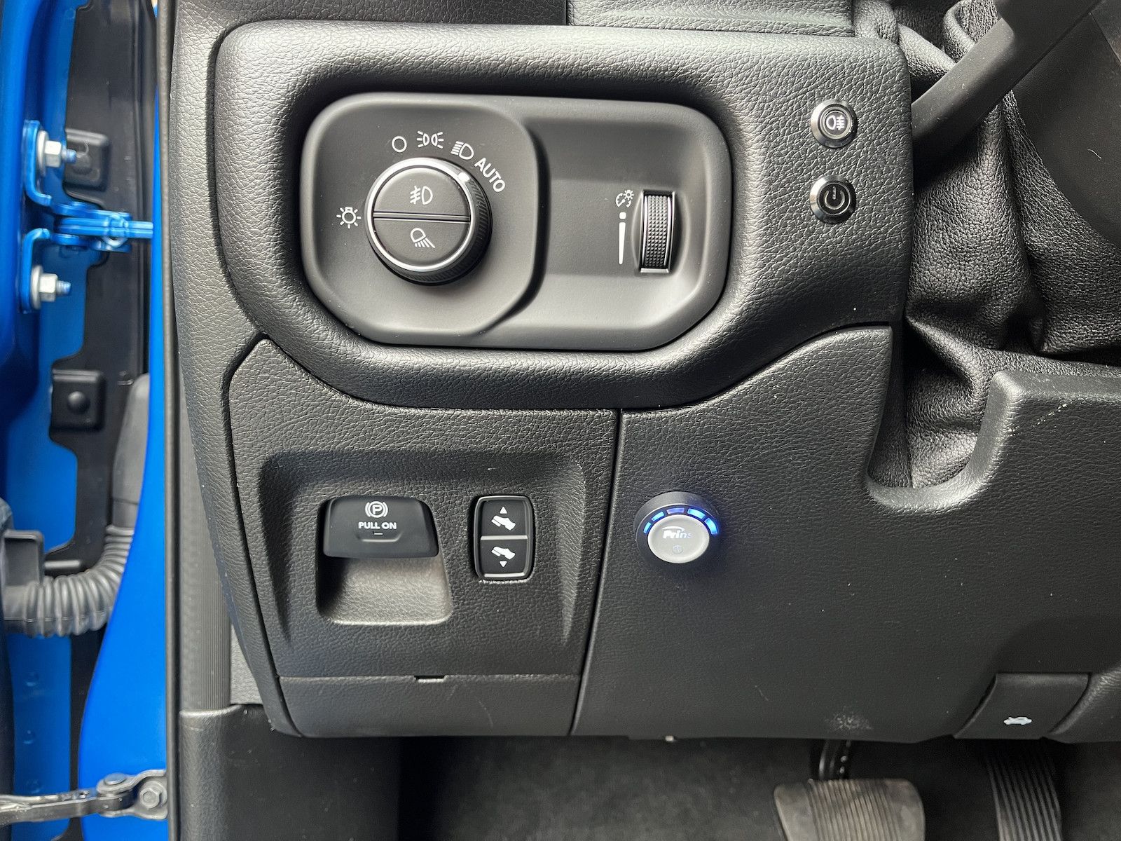 Dodge RAM 1500 REBEL 4x4 LPG AHK 5,7L LED Rollbar