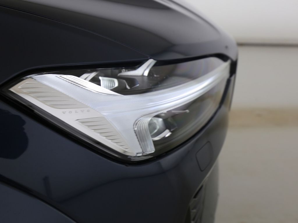 Volvo XC60 Ultra Dark AWD B5 Benzin EU6d HUD AD AHK Di