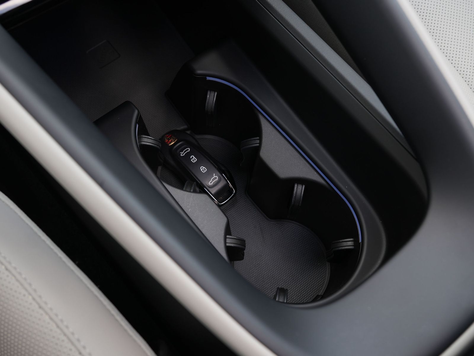 Porsche Macan 4 - Samsaru's Car Outlet